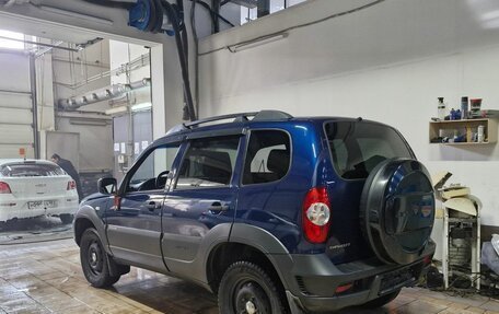 Chevrolet Niva I рестайлинг, 2017 год, 865 000 рублей, 2 фотография