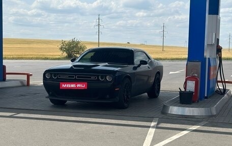 Dodge Challenger III рестайлинг 2, 2019 год, 5 190 000 рублей, 6 фотография