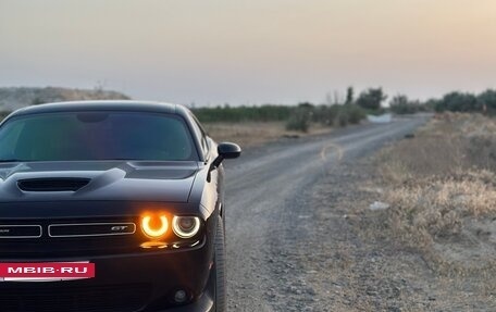 Dodge Challenger III рестайлинг 2, 2019 год, 5 190 000 рублей, 3 фотография