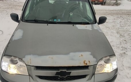 Chevrolet Niva I рестайлинг, 2017 год, 550 000 рублей, 2 фотография