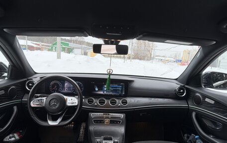 Mercedes-Benz E-Класс, 2019 год, 2 999 999 рублей, 10 фотография