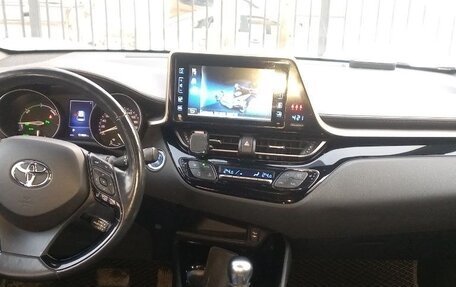 Toyota C-HR I рестайлинг, 2018 год, 2 200 000 рублей, 3 фотография