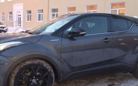 Toyota C-HR I рестайлинг, 2018 год, 2 200 000 рублей, 10 фотография