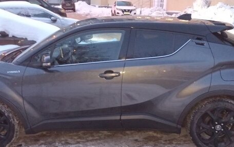 Toyota C-HR I рестайлинг, 2018 год, 2 200 000 рублей, 13 фотография