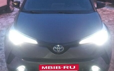 Toyota C-HR I рестайлинг, 2018 год, 2 200 000 рублей, 14 фотография