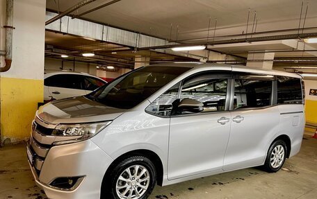 Toyota Noah III, 2017 год, 2 250 000 рублей, 6 фотография