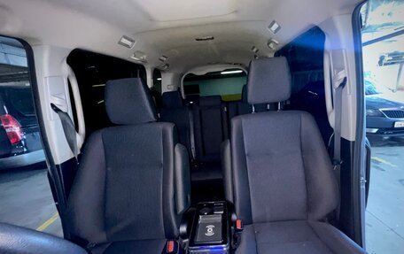 Toyota Noah III, 2017 год, 2 250 000 рублей, 18 фотография