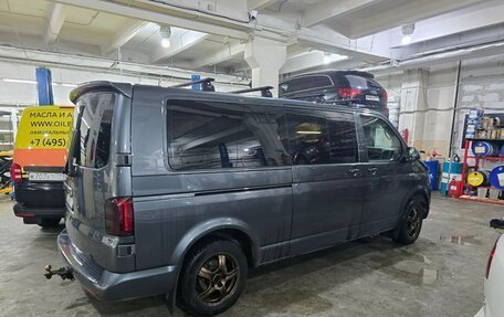 Volkswagen Multivan T6 рестайлинг, 2017 год, 4 000 000 рублей, 2 фотография