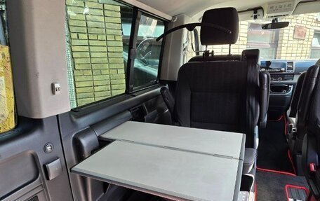 Volkswagen Multivan T6 рестайлинг, 2017 год, 4 000 000 рублей, 7 фотография