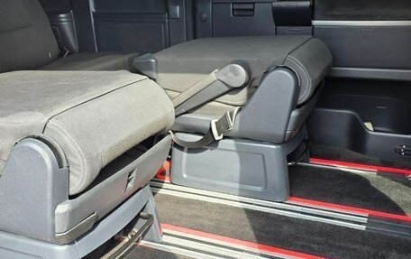 Volkswagen Multivan T6 рестайлинг, 2017 год, 4 000 000 рублей, 9 фотография