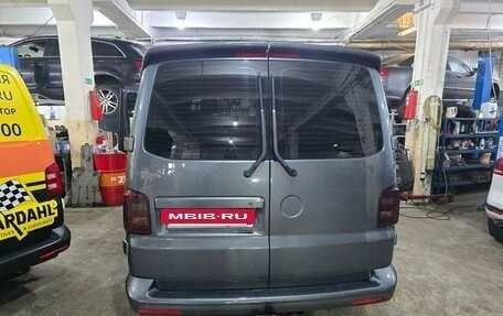 Volkswagen Multivan T6 рестайлинг, 2017 год, 4 000 000 рублей, 5 фотография