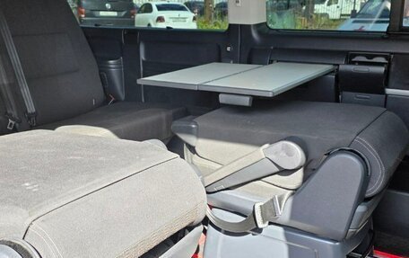 Volkswagen Multivan T6 рестайлинг, 2017 год, 4 000 000 рублей, 11 фотография