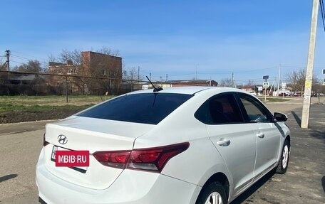 Hyundai Solaris II рестайлинг, 2017 год, 800 000 рублей, 3 фотография