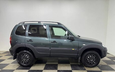 Chevrolet Niva I рестайлинг, 2018 год, 895 000 рублей, 7 фотография