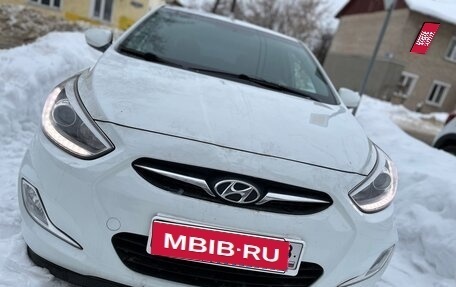 Hyundai Solaris II рестайлинг, 2013 год, 750 000 рублей, 1 фотография