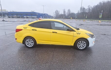 Hyundai Solaris II рестайлинг, 2016 год, 380 000 рублей, 3 фотография