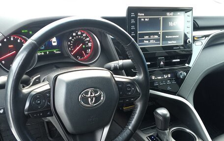 Toyota Camry, 2021 год, 3 900 000 рублей, 5 фотография