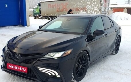 Toyota Camry, 2021 год, 3 900 000 рублей, 4 фотография