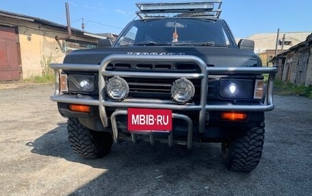 Nissan Terrano II рестайлинг, 1993 год, 530 000 рублей, 1 фотография