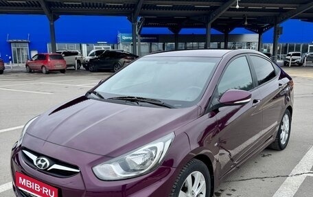 Hyundai Solaris II рестайлинг, 2013 год, 970 000 рублей, 1 фотография