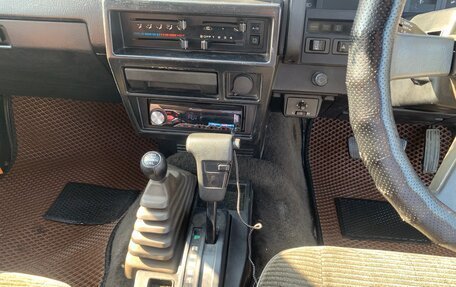 Nissan Terrano II рестайлинг, 1993 год, 530 000 рублей, 25 фотография