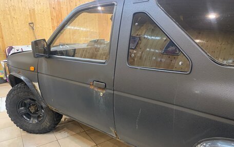 Nissan Terrano II рестайлинг, 1993 год, 530 000 рублей, 26 фотография