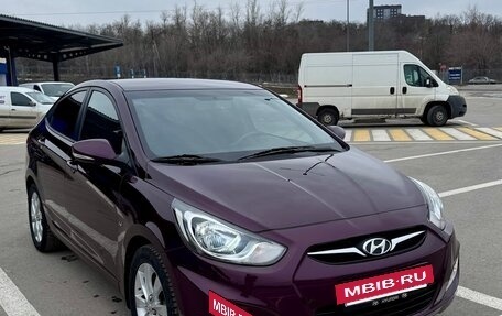 Hyundai Solaris II рестайлинг, 2013 год, 970 000 рублей, 3 фотография