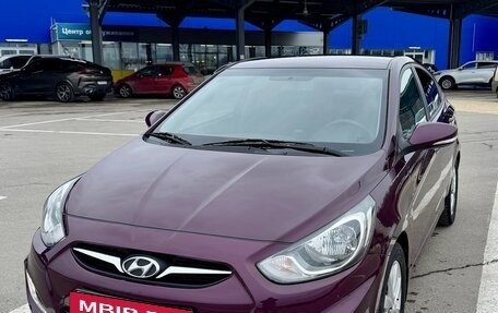 Hyundai Solaris II рестайлинг, 2013 год, 970 000 рублей, 2 фотография