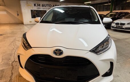 Toyota Yaris XP150 рестайлинг, 2021 год, 1 260 000 рублей, 3 фотография