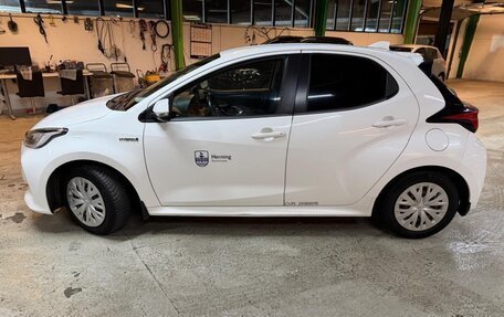 Toyota Yaris XP150 рестайлинг, 2021 год, 1 260 000 рублей, 2 фотография