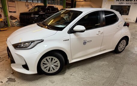 Toyota Yaris XP150 рестайлинг, 2021 год, 1 260 000 рублей, 4 фотография