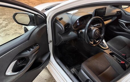 Toyota Yaris XP150 рестайлинг, 2021 год, 1 260 000 рублей, 9 фотография