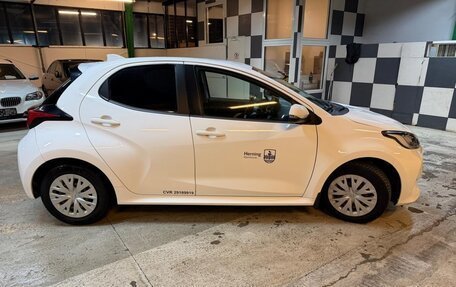 Toyota Yaris XP150 рестайлинг, 2021 год, 1 260 000 рублей, 8 фотография