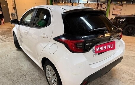 Toyota Yaris XP150 рестайлинг, 2021 год, 1 260 000 рублей, 11 фотография