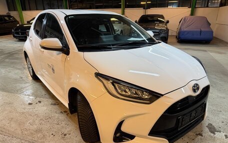 Toyota Yaris XP150 рестайлинг, 2021 год, 1 260 000 рублей, 12 фотография