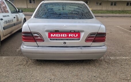 Mercedes-Benz E-Класс, 1999 год, 200 000 рублей, 4 фотография