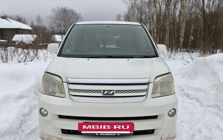 Toyota Noah III, 2006 год, 870 000 рублей, 2 фотография