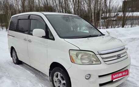 Toyota Noah III, 2006 год, 870 000 рублей, 3 фотография