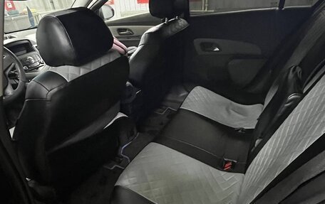 Chevrolet Cruze II, 2010 год, 550 000 рублей, 4 фотография