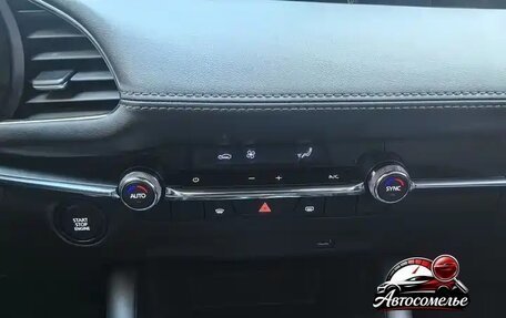 Mazda 3, 2021 год, 1 850 000 рублей, 16 фотография