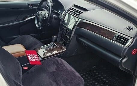 Toyota Camry, 2017 год, 1 890 000 рублей, 6 фотография