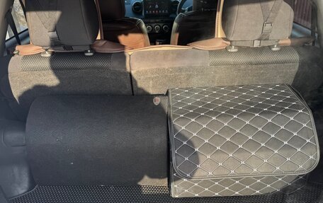 Toyota Ist II, 2005 год, 500 000 рублей, 3 фотография