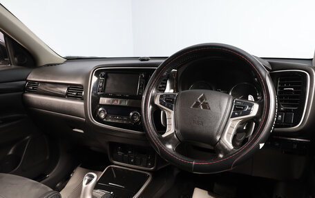 Mitsubishi Outlander III рестайлинг 3, 2015 год, 2 429 000 рублей, 10 фотография
