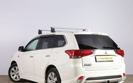 Mitsubishi Outlander III рестайлинг 3, 2015 год, 2 429 000 рублей, 5 фотография