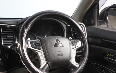 Mitsubishi Outlander III рестайлинг 3, 2015 год, 2 429 000 рублей, 14 фотография