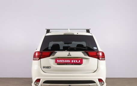 Mitsubishi Outlander III рестайлинг 3, 2015 год, 2 429 000 рублей, 6 фотография