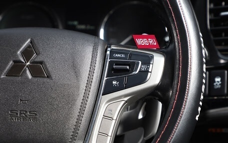 Mitsubishi Outlander III рестайлинг 3, 2015 год, 2 429 000 рублей, 16 фотография