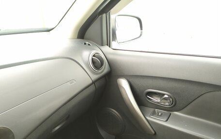 Renault Logan II, 2015 год, 690 000 рублей, 2 фотография