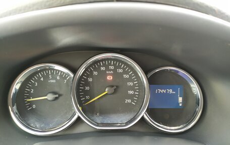 Renault Logan II, 2015 год, 690 000 рублей, 3 фотография