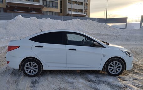 Hyundai Solaris II рестайлинг, 2015 год, 920 000 рублей, 4 фотография